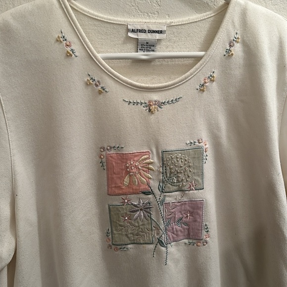 Alfred Dunner white & pastel embroidered sweater - Picture 4 of 8